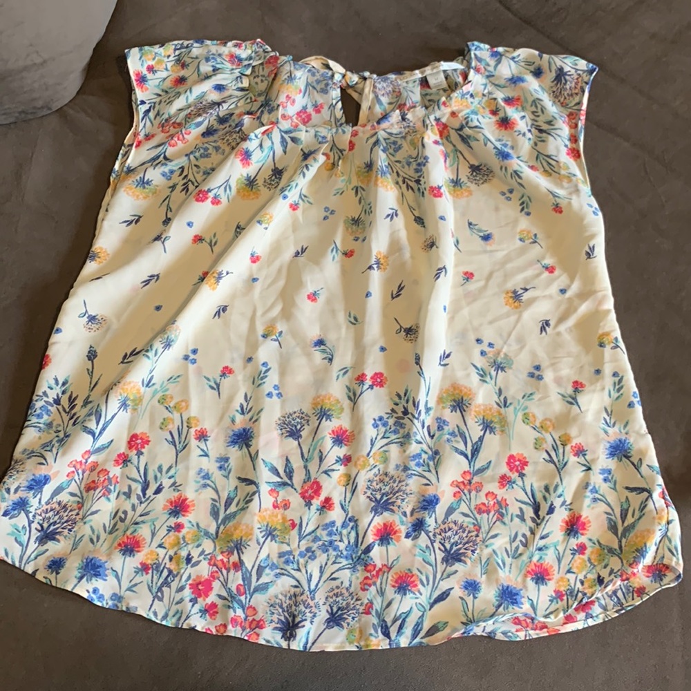 Flowery short sleeve top